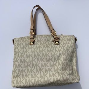 Michael Kora purse. Great condition!
